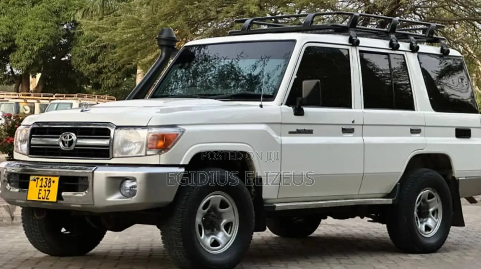 Toyota Land Cruiser 2011 White