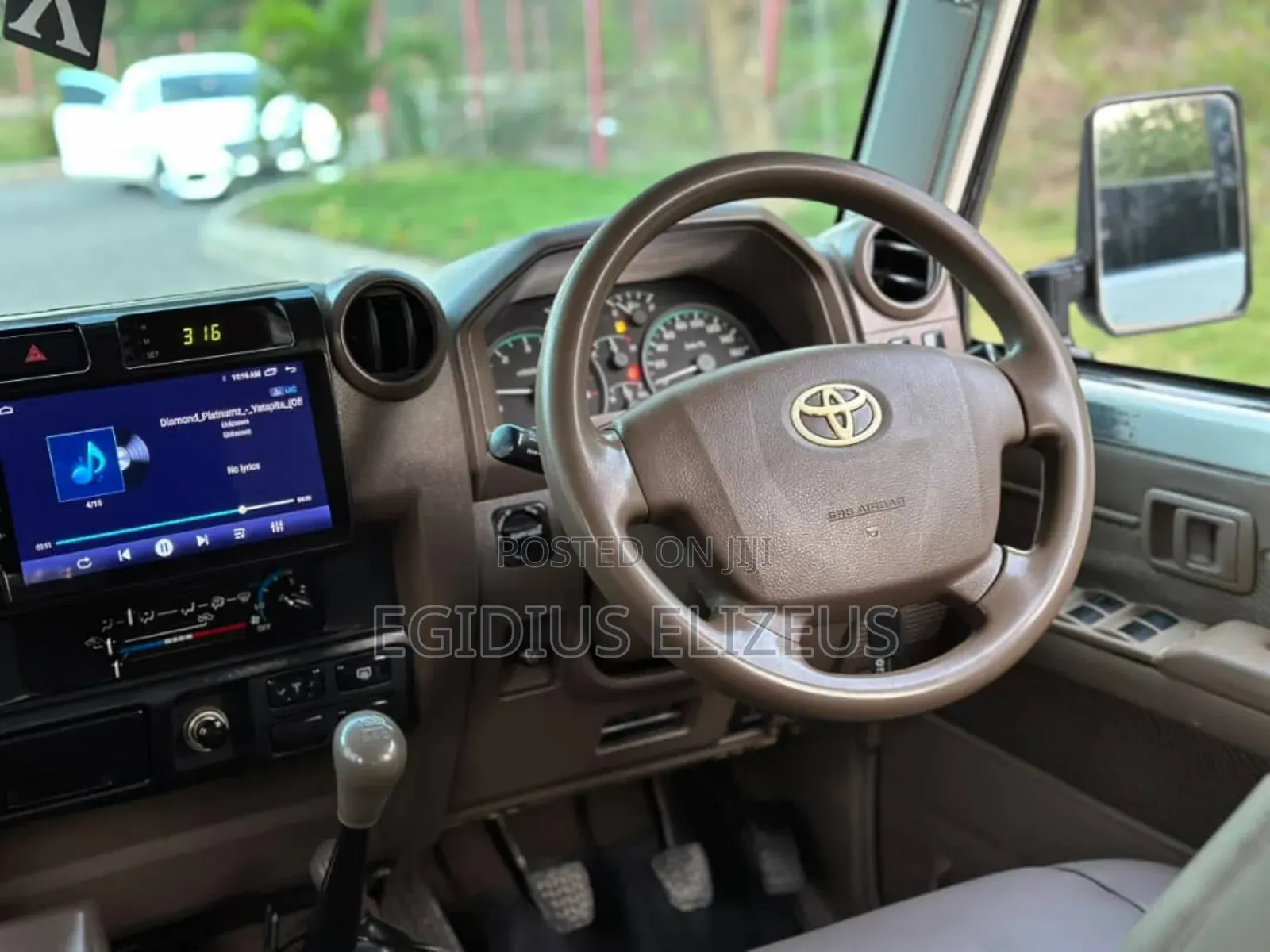 Toyota Land Cruiser 2011 White