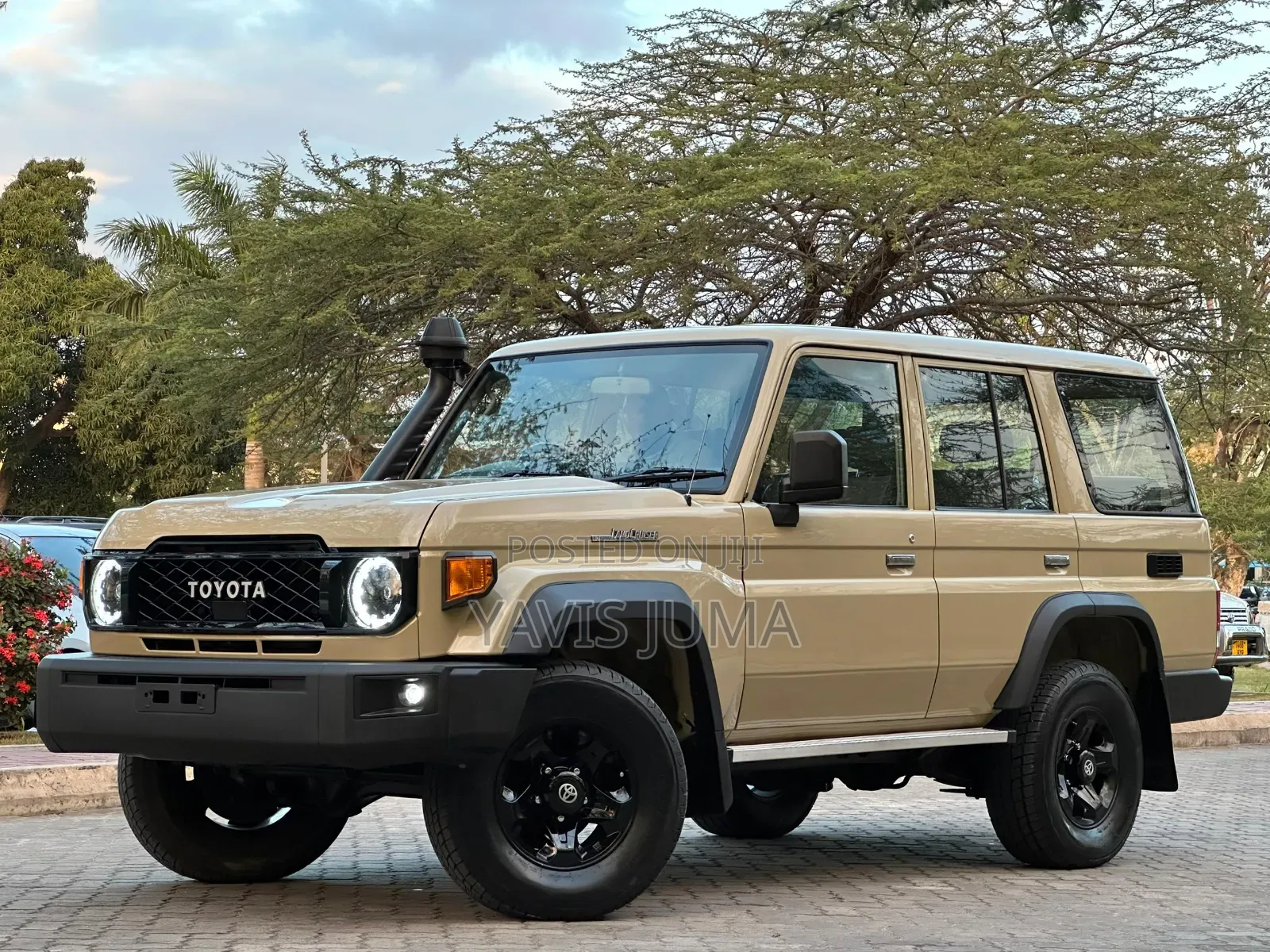 Toyota Land Cruiser 2022 Gold