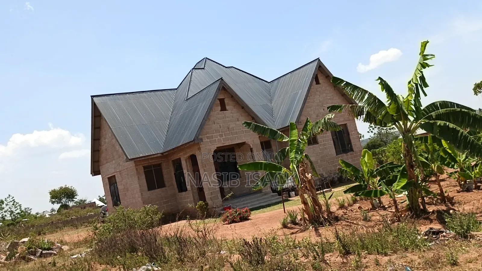 3bdrm House in Isera Center, Buswelu for sale
