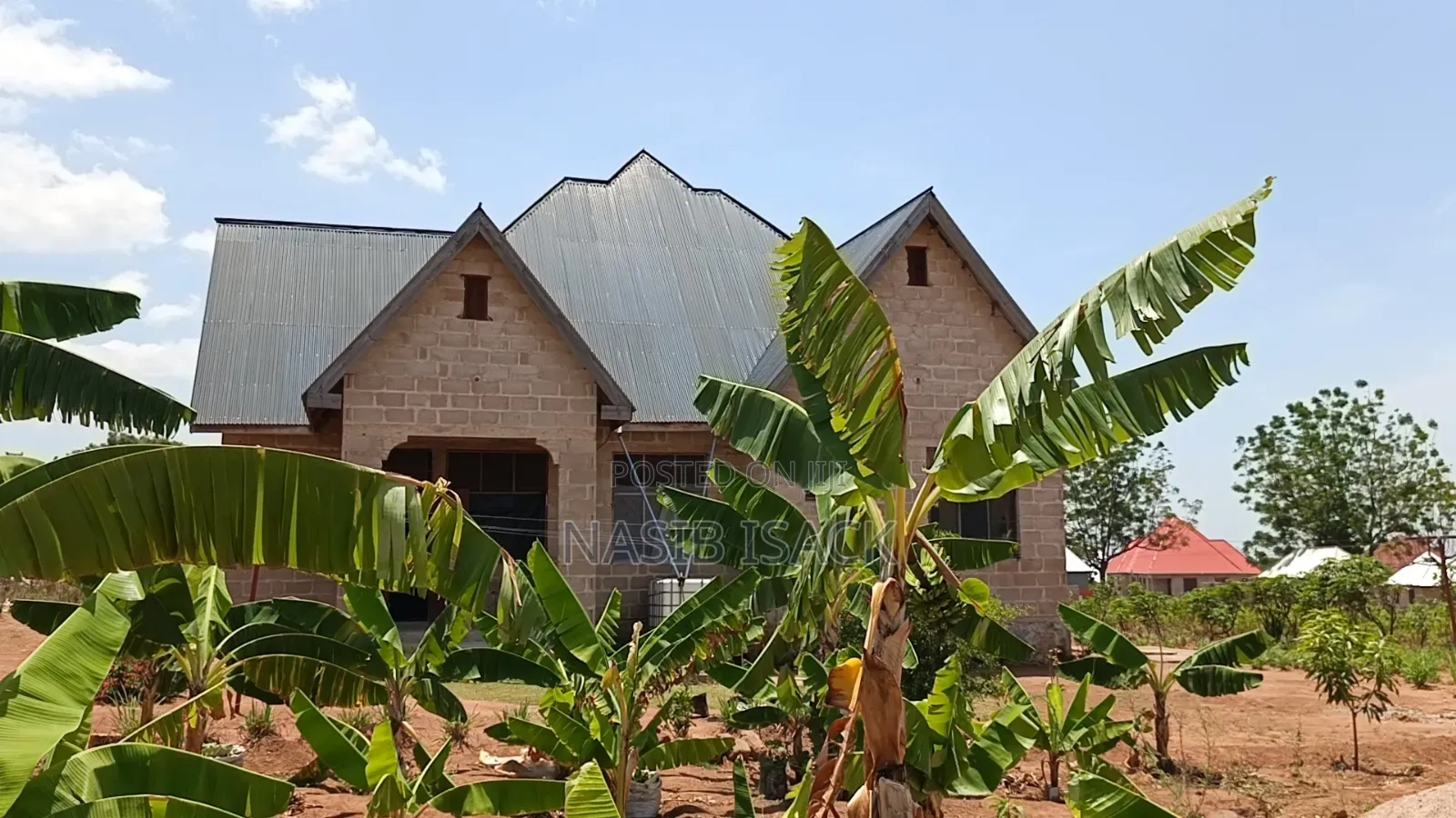 3bdrm House in Isera Center, Buswelu for sale