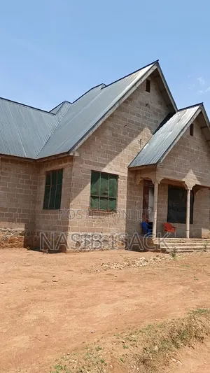3bdrm House in Isera Center, Buswelu for sale