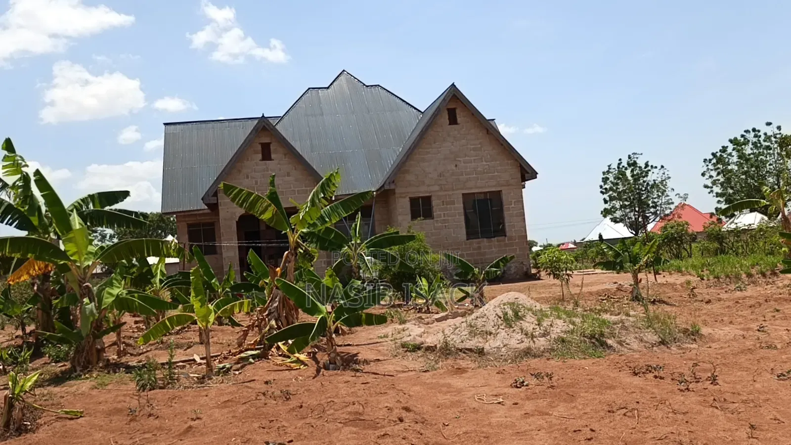 3bdrm House in Isera Center, Buswelu for sale