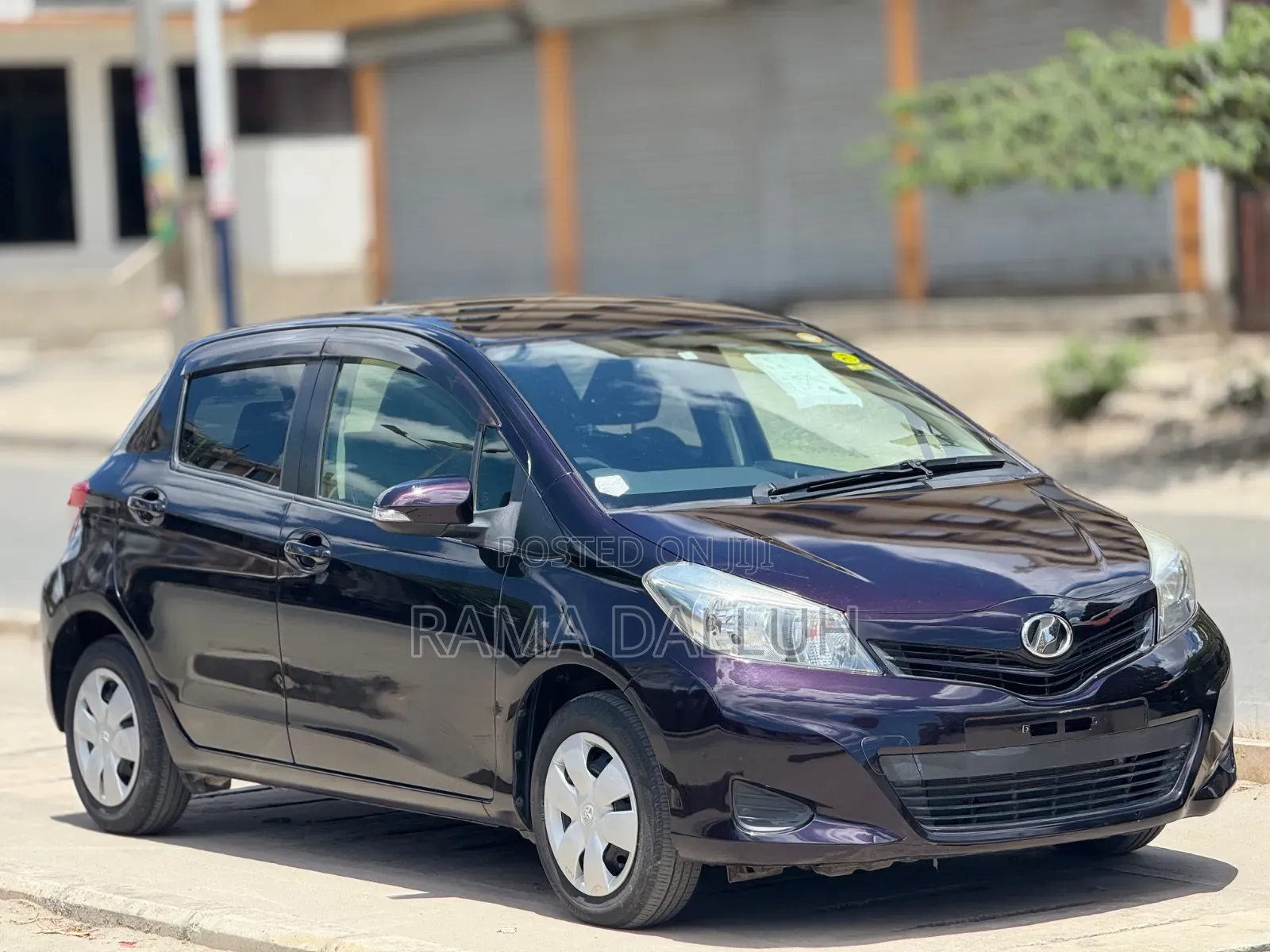 Toyota Vitz 2011 Burgundy