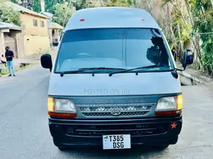Toyota HiAce 2002 White