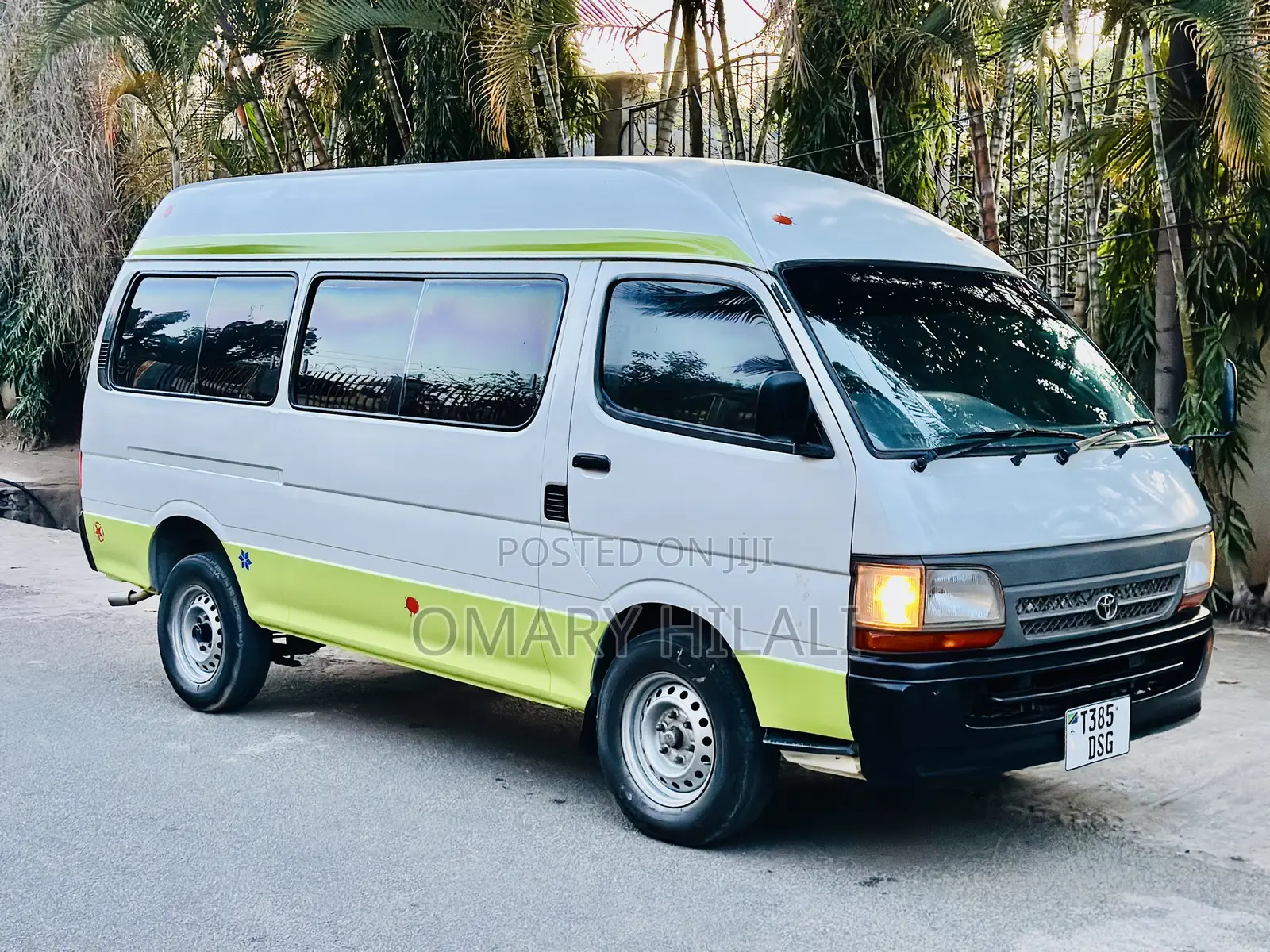 Toyota HiAce 2002 White