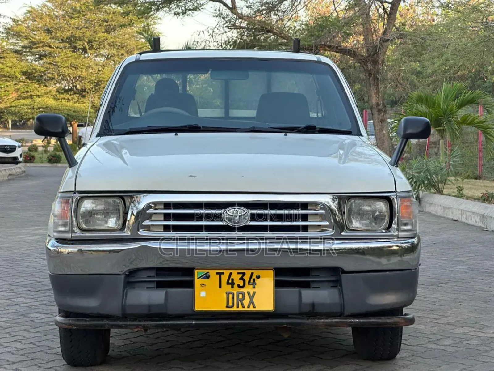 Toyota Hilux 1999 White