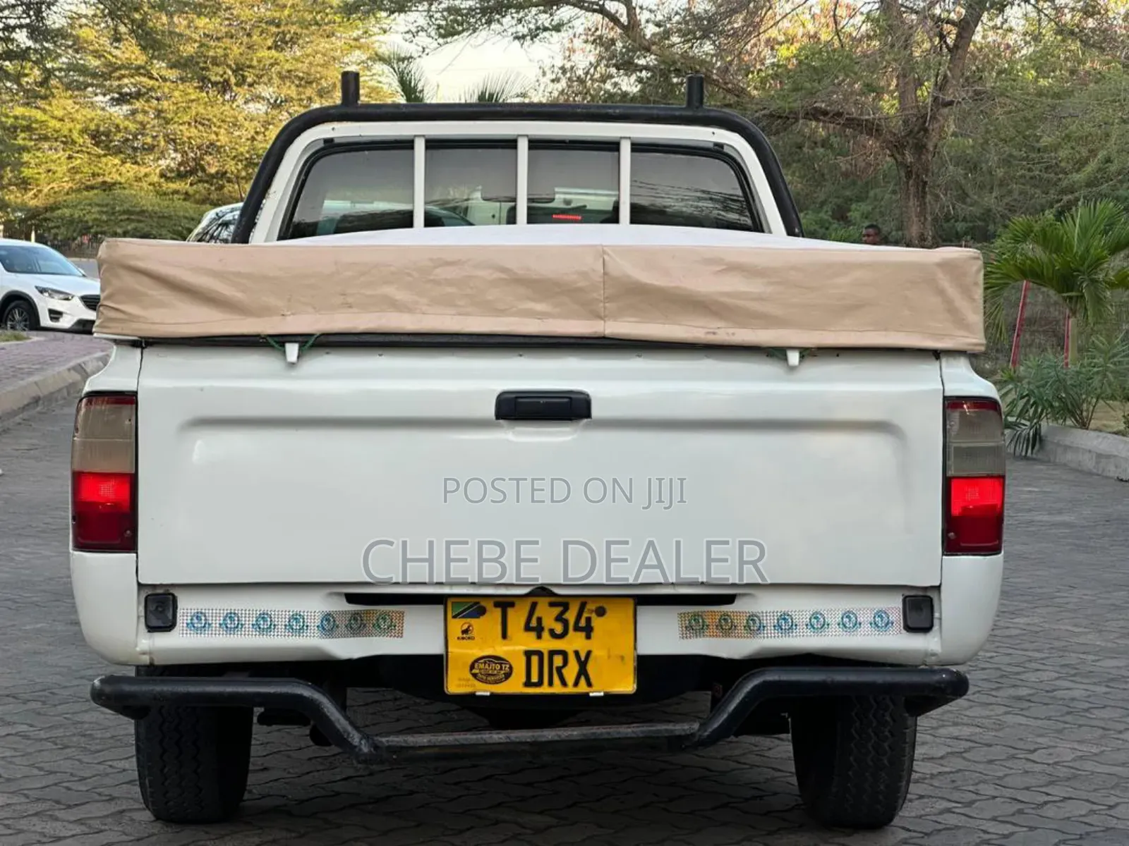 Toyota Hilux 1999 White