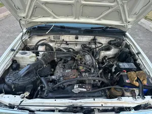 Toyota Hilux 1999 White