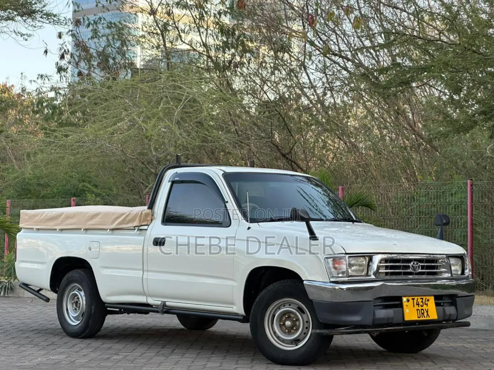 Toyota Hilux 1999 White
