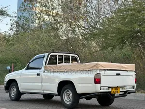 Toyota Hilux 1998 White
