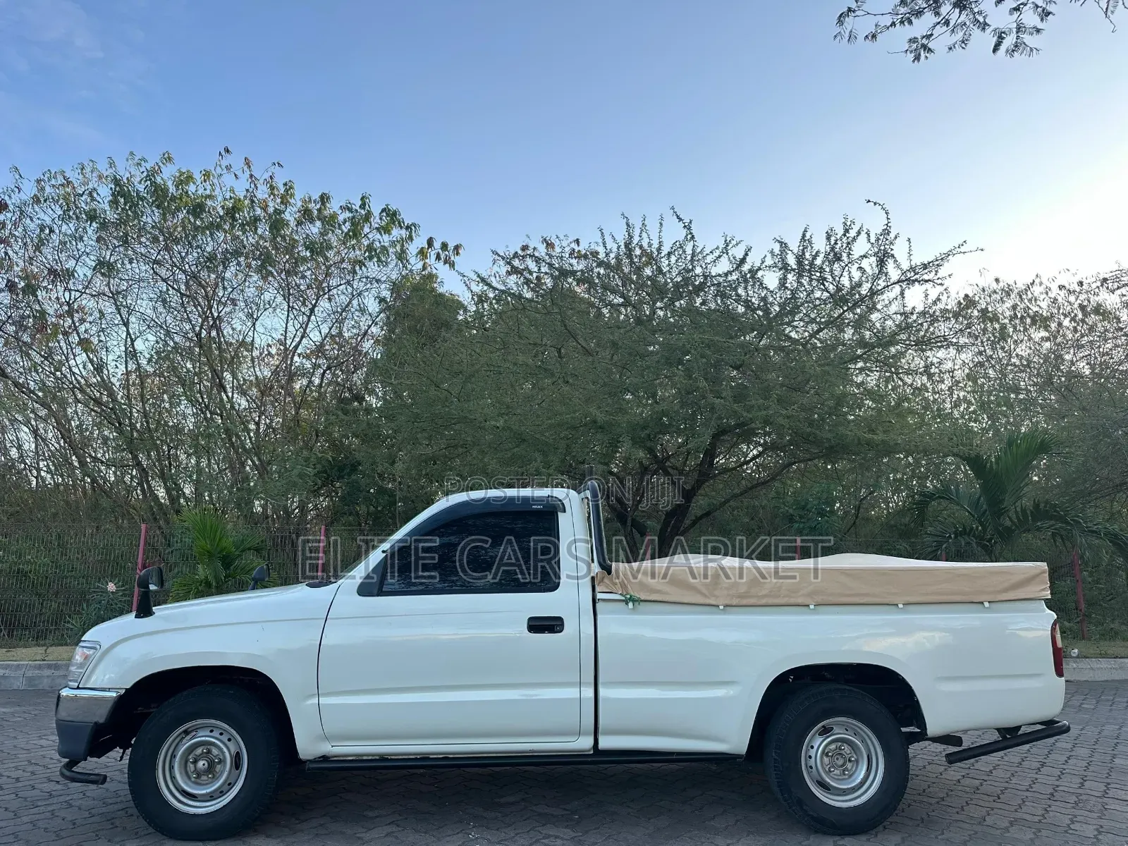 Toyota Hilux 1998 White