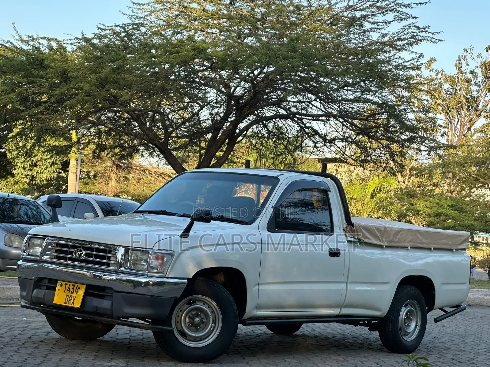 Toyota Hilux 1998 White