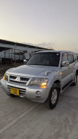 Mitsubishi Pajero 2005 Gray