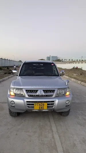 Mitsubishi Pajero 2005 Gray
