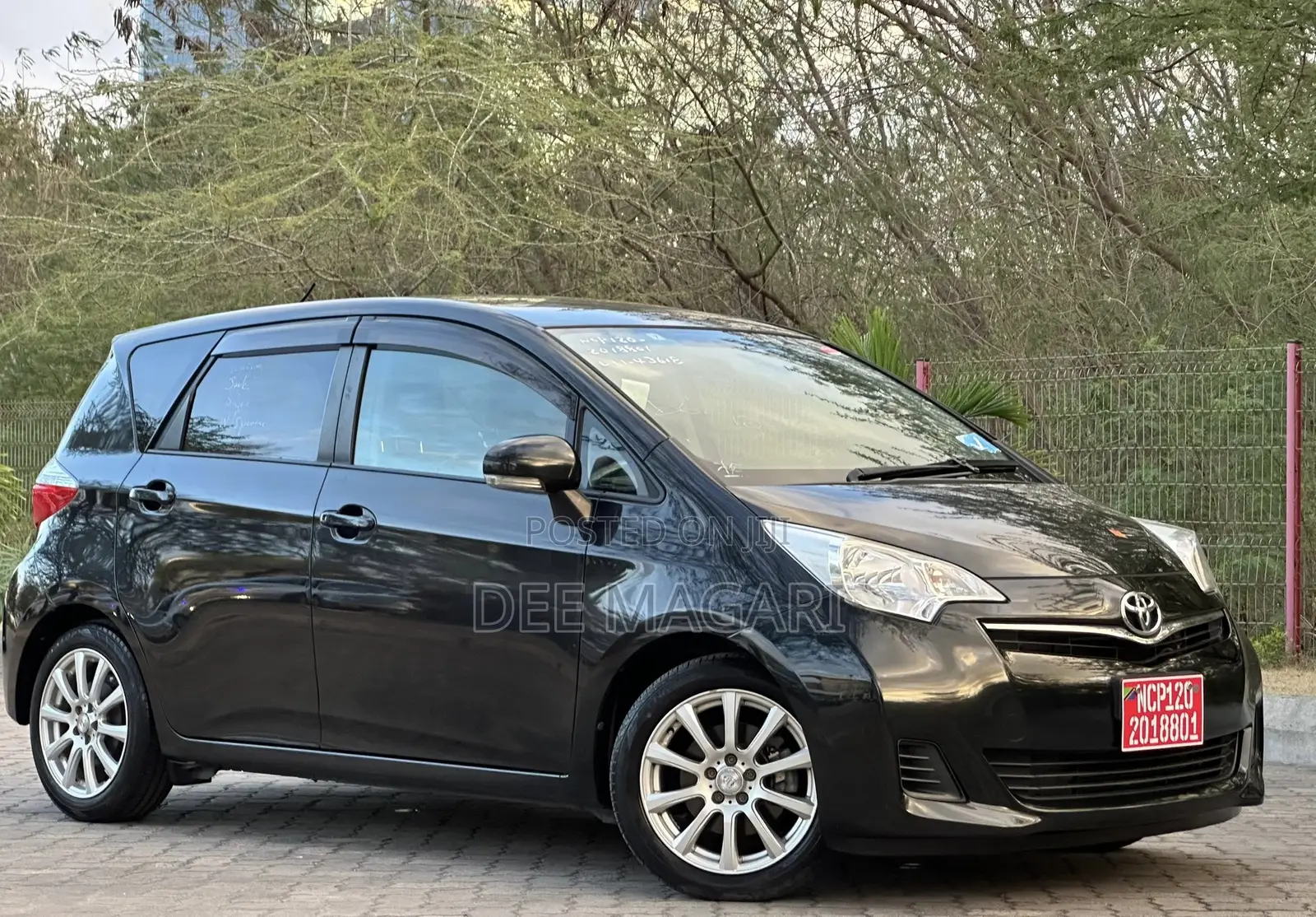 Toyota Ractis 2011 Black