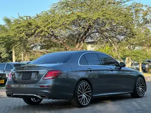 Mercedes-Benz E200 2016 Gray