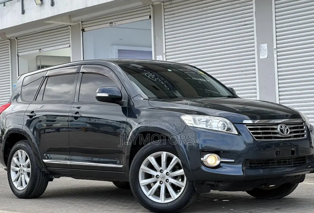 Toyota Vanguard 2011 Black