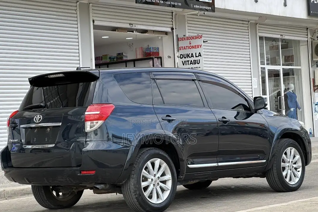 Toyota Vanguard 2011 Black