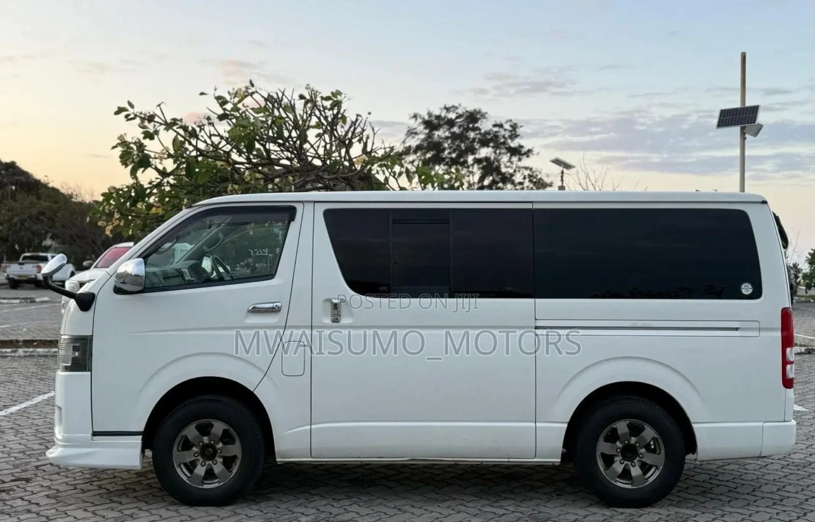Toyota HiAce 2009 White