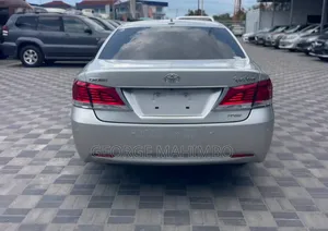 Toyota Crown 2014 Silver
