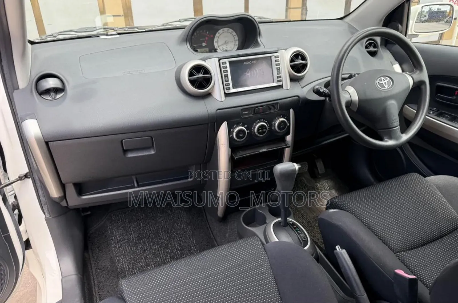 Toyota IST 2005 Off white