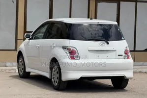 Toyota IST 2005 Off white