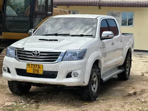 Toyota Hilux 2012 White