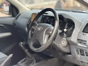 Toyota Hilux 2012 White