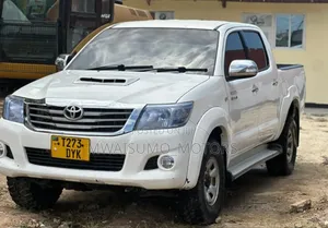 Toyota Hilux 2012 White