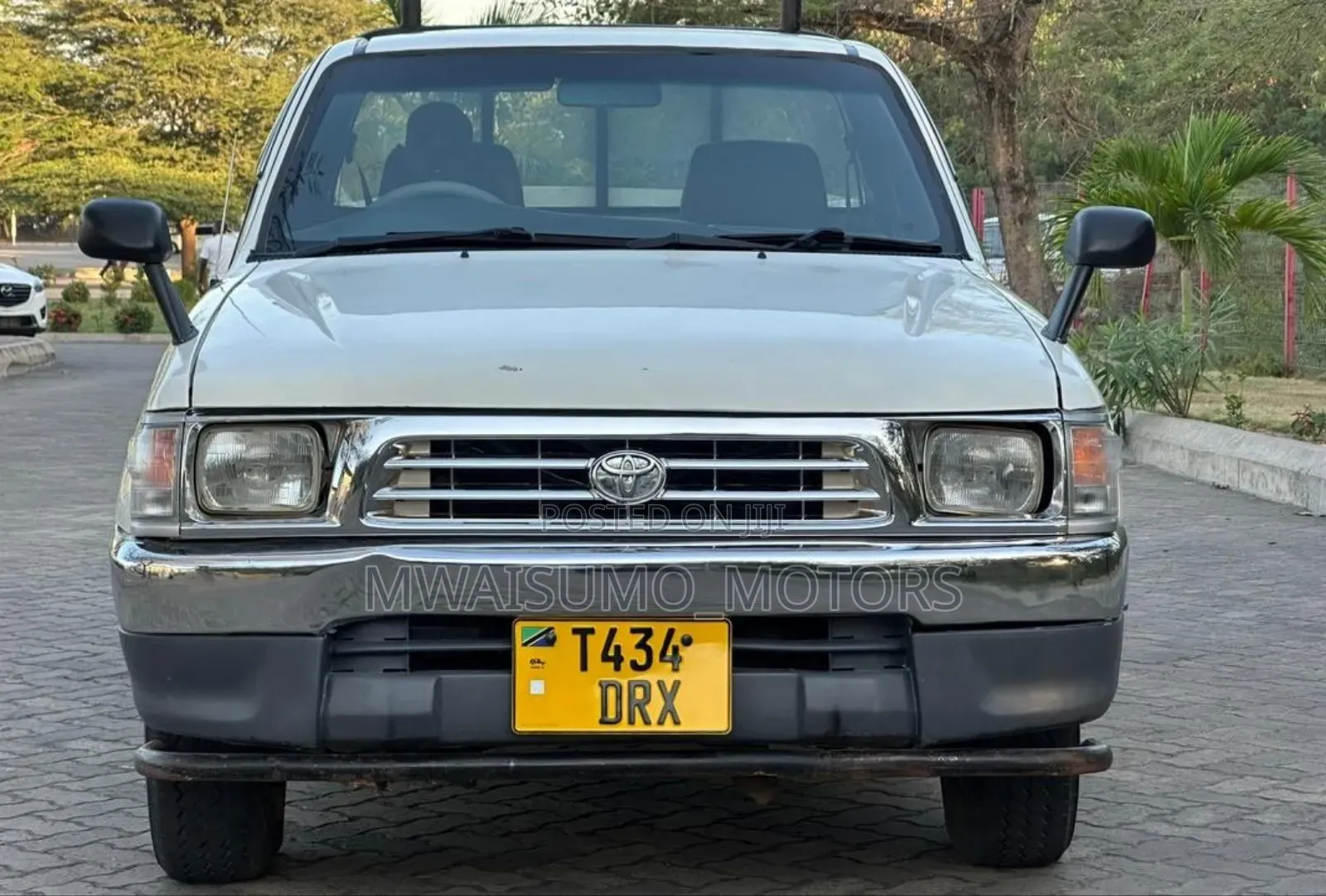 Toyota Hilux 1998 White