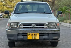 Toyota Hilux 1998 White