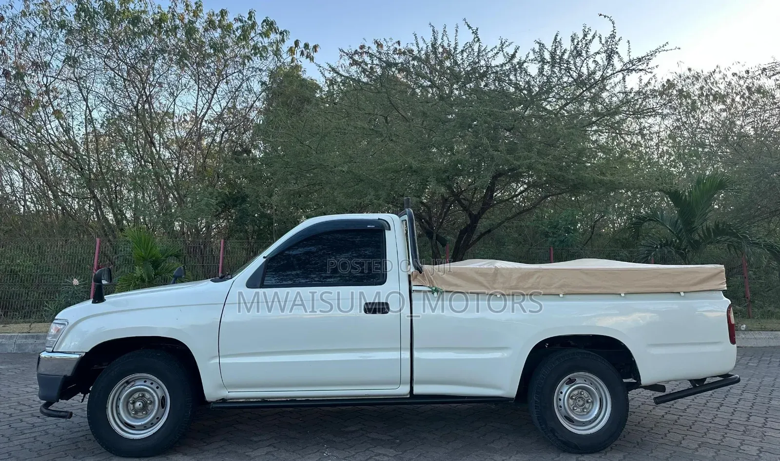 Toyota Hilux 1998 White