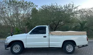Toyota Hilux 1998 White