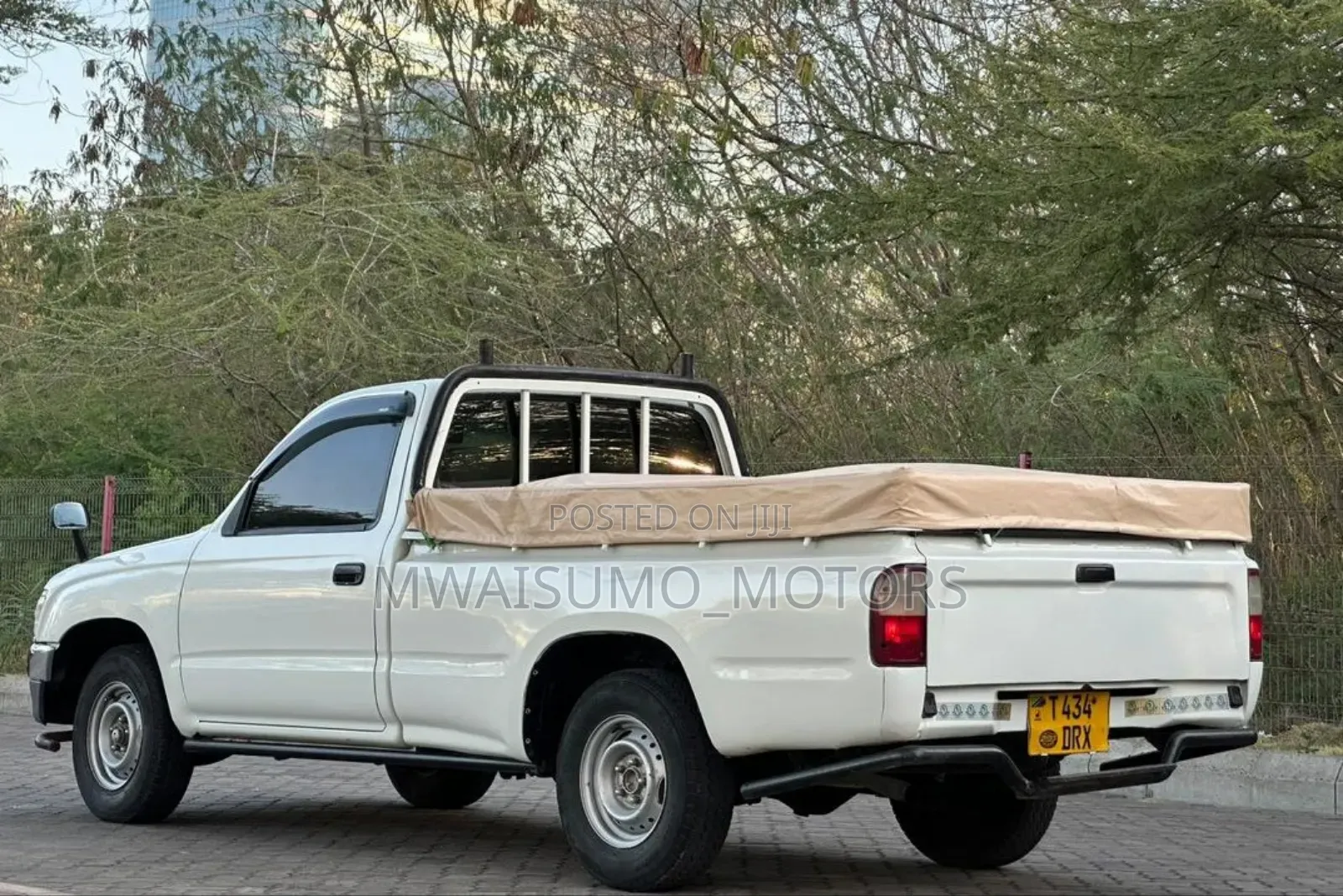Toyota Hilux 1998 White