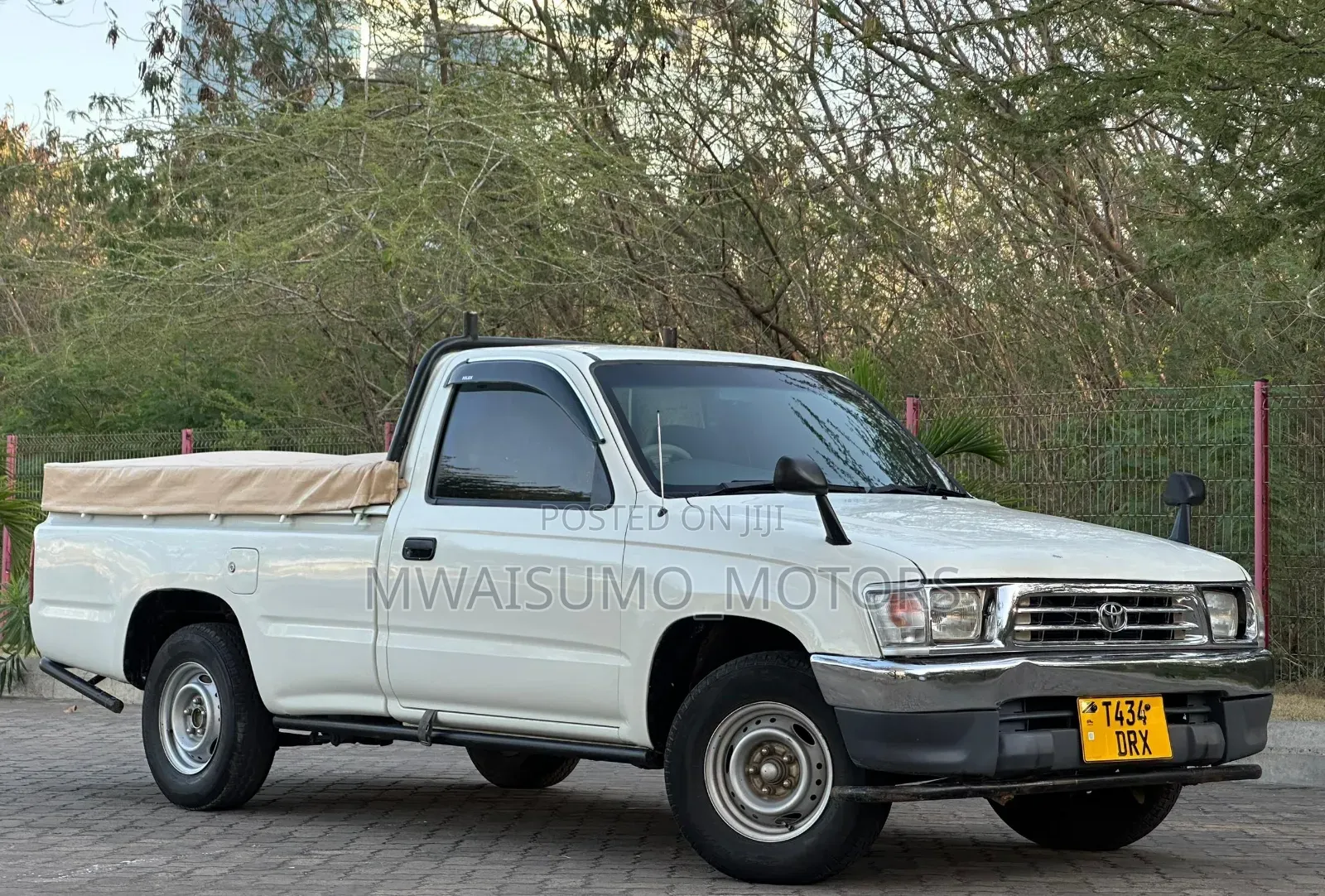 Toyota Hilux 1998 White