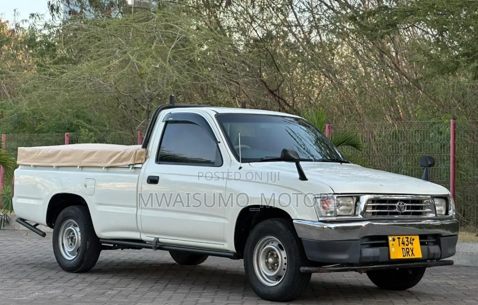 Toyota Hilux 1998 White