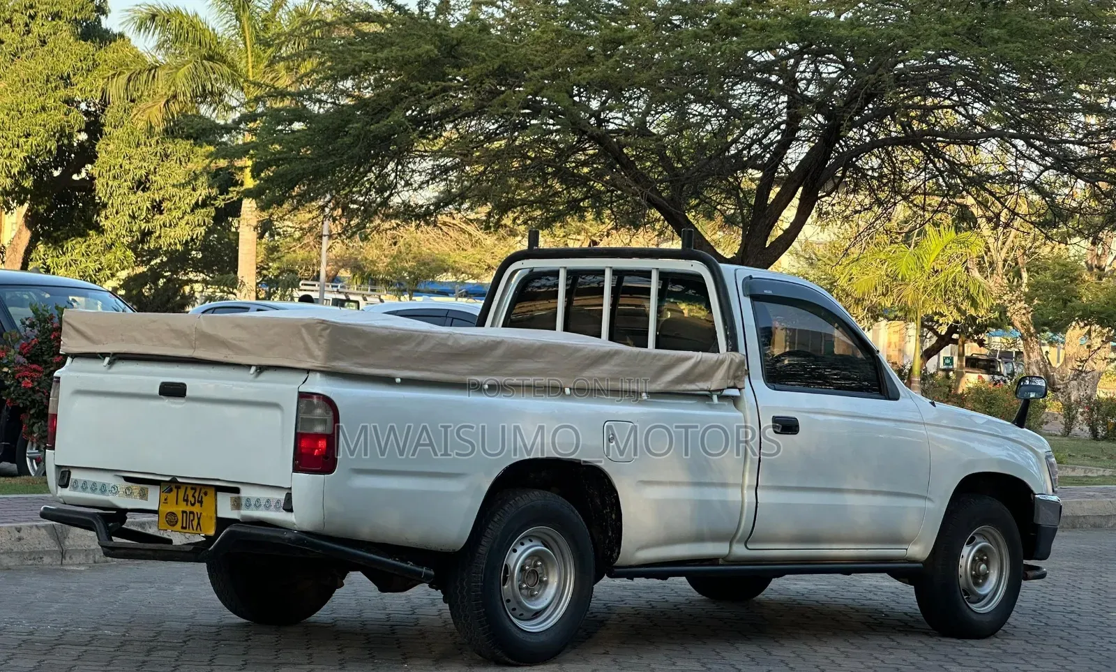 Toyota Hilux 1998 White