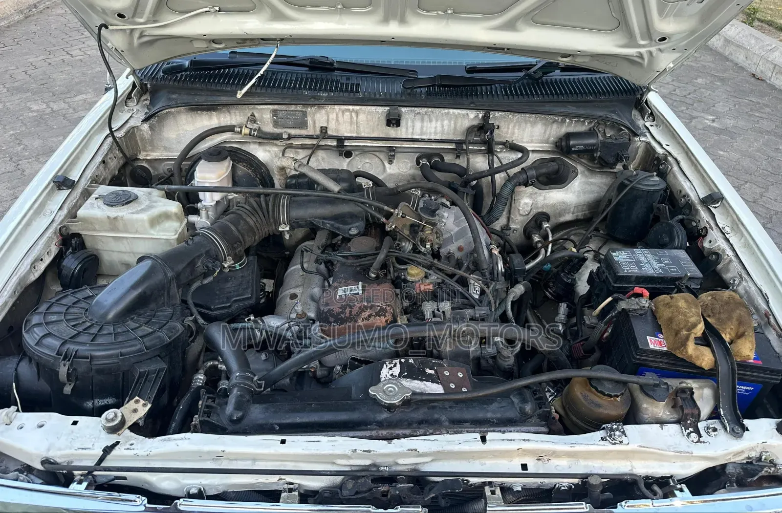 Toyota Hilux 1998 White