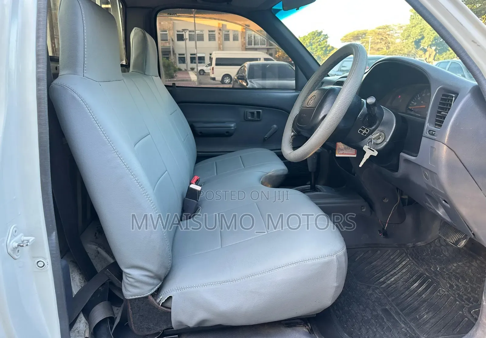 Toyota Hilux 1998 White