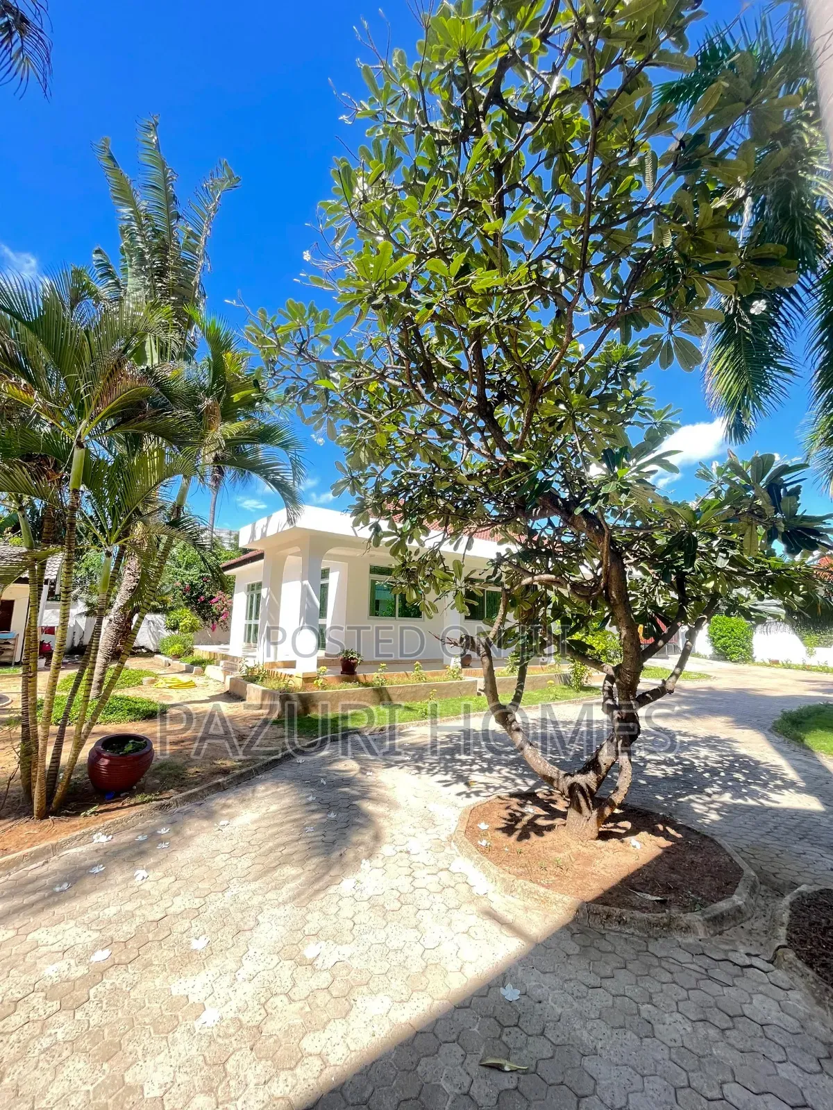 8bdrm Bungalow in Kwazena, Mbezi Beach for sale