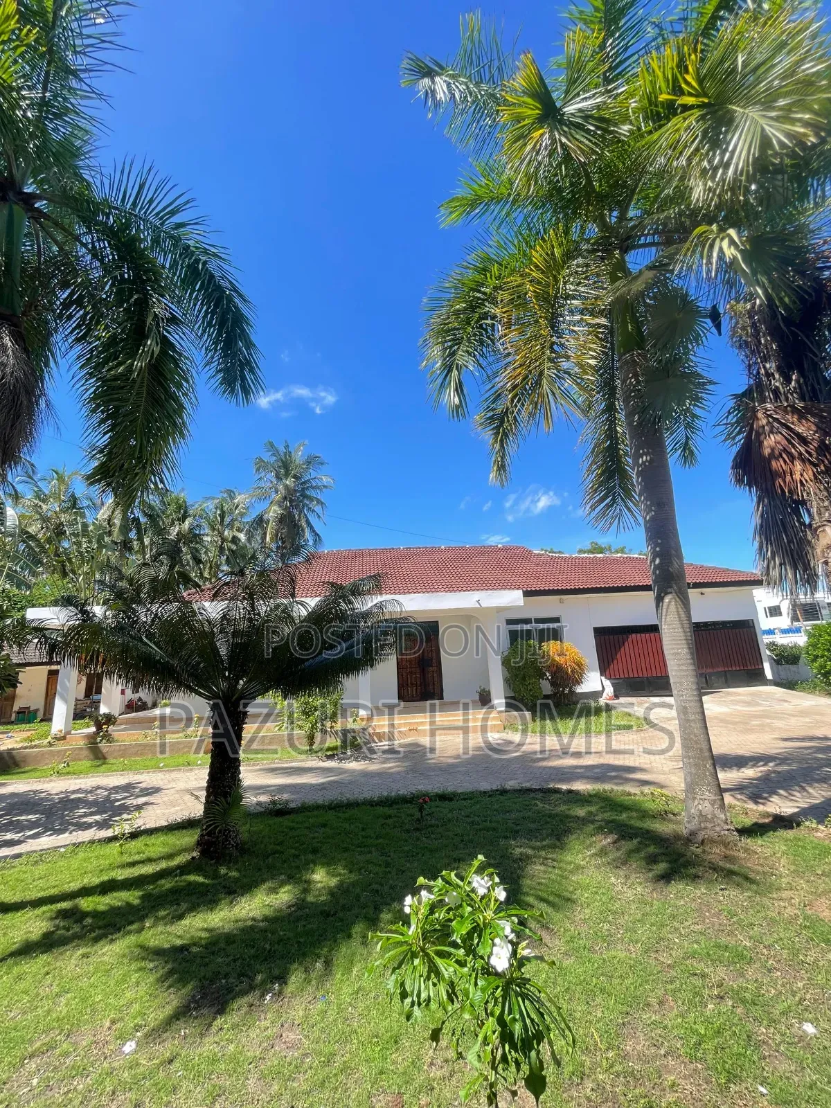 8bdrm Bungalow in Kwazena, Mbezi Beach for sale