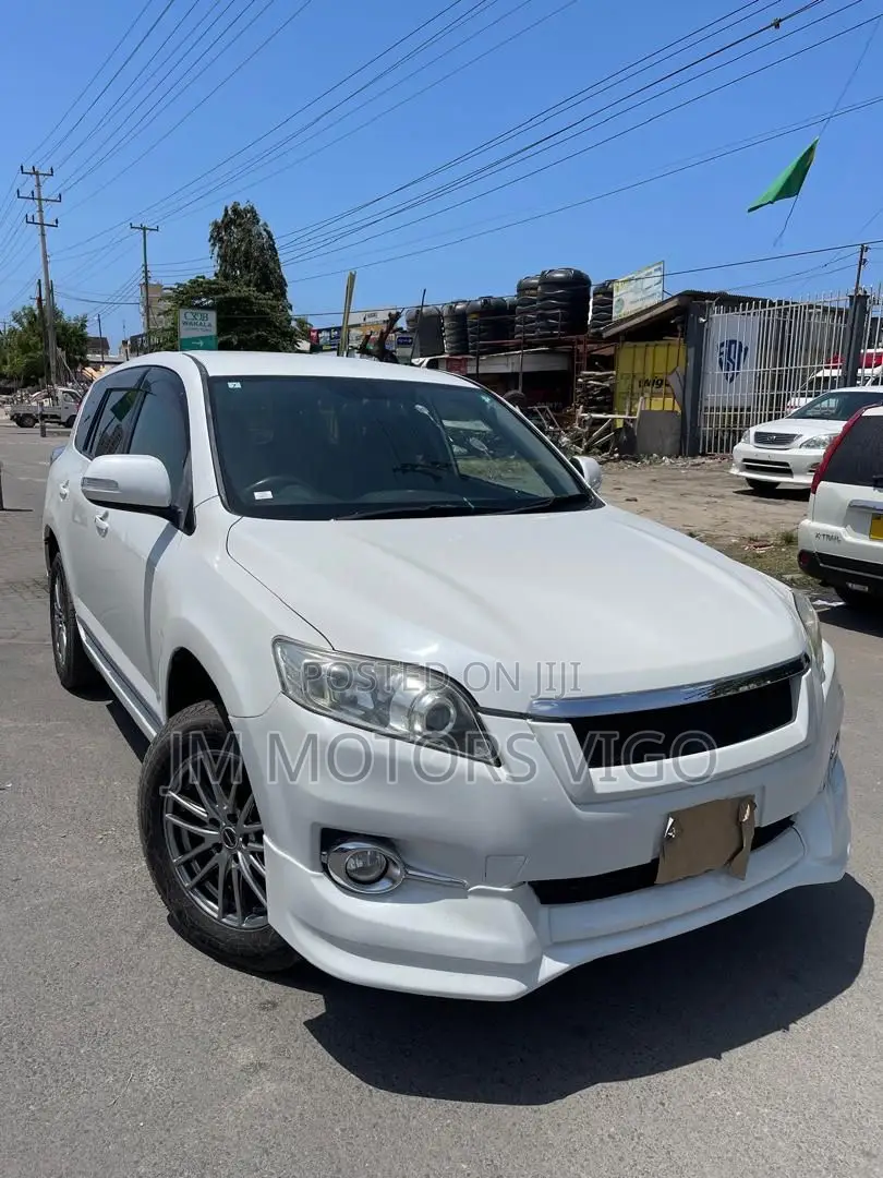 Toyota Vanguard 2011 White