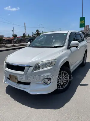Toyota Vanguard 2011 White