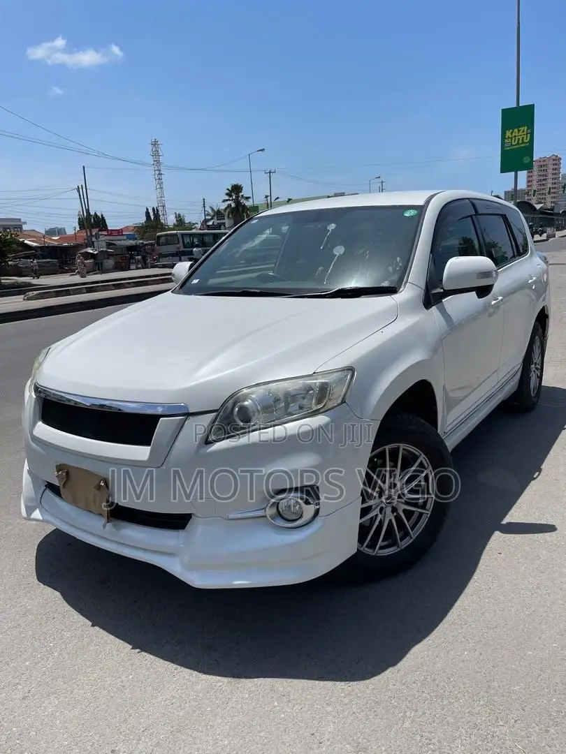 Toyota Vanguard 2011 White