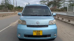 Toyota Porte 2005 Blue