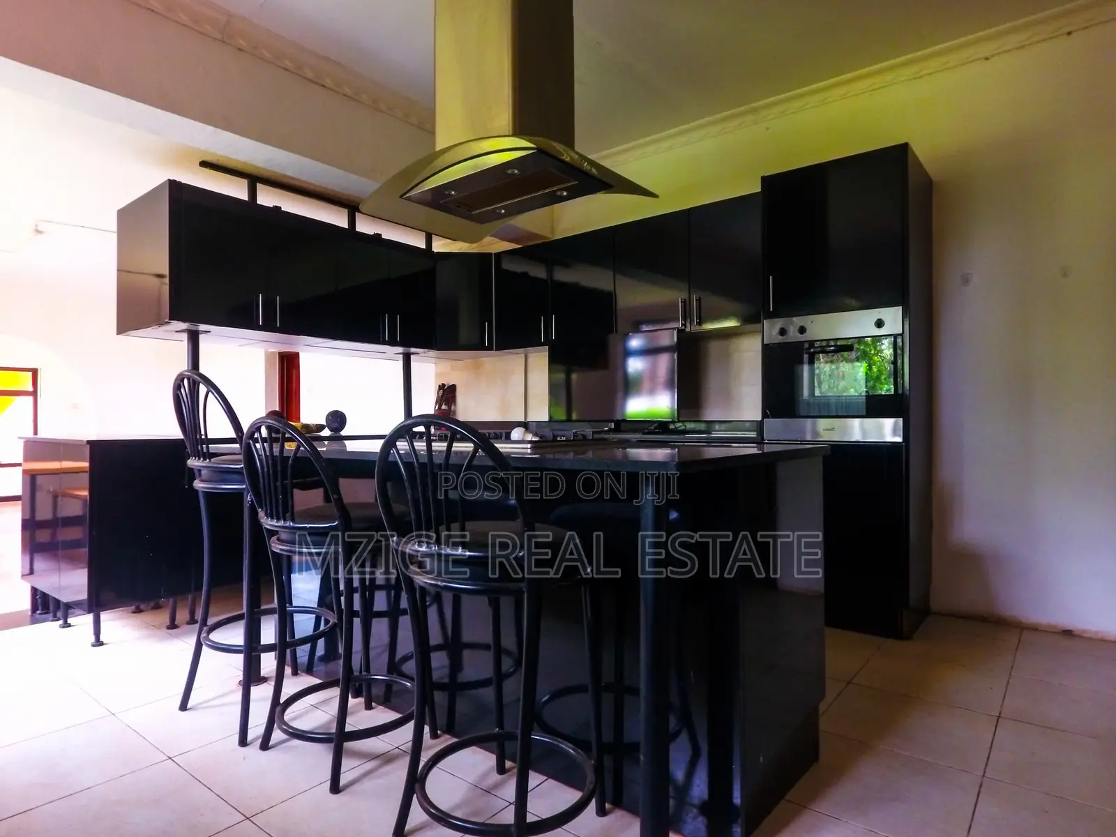 6bdrm Bungalow in For Sale: Stunning for sale