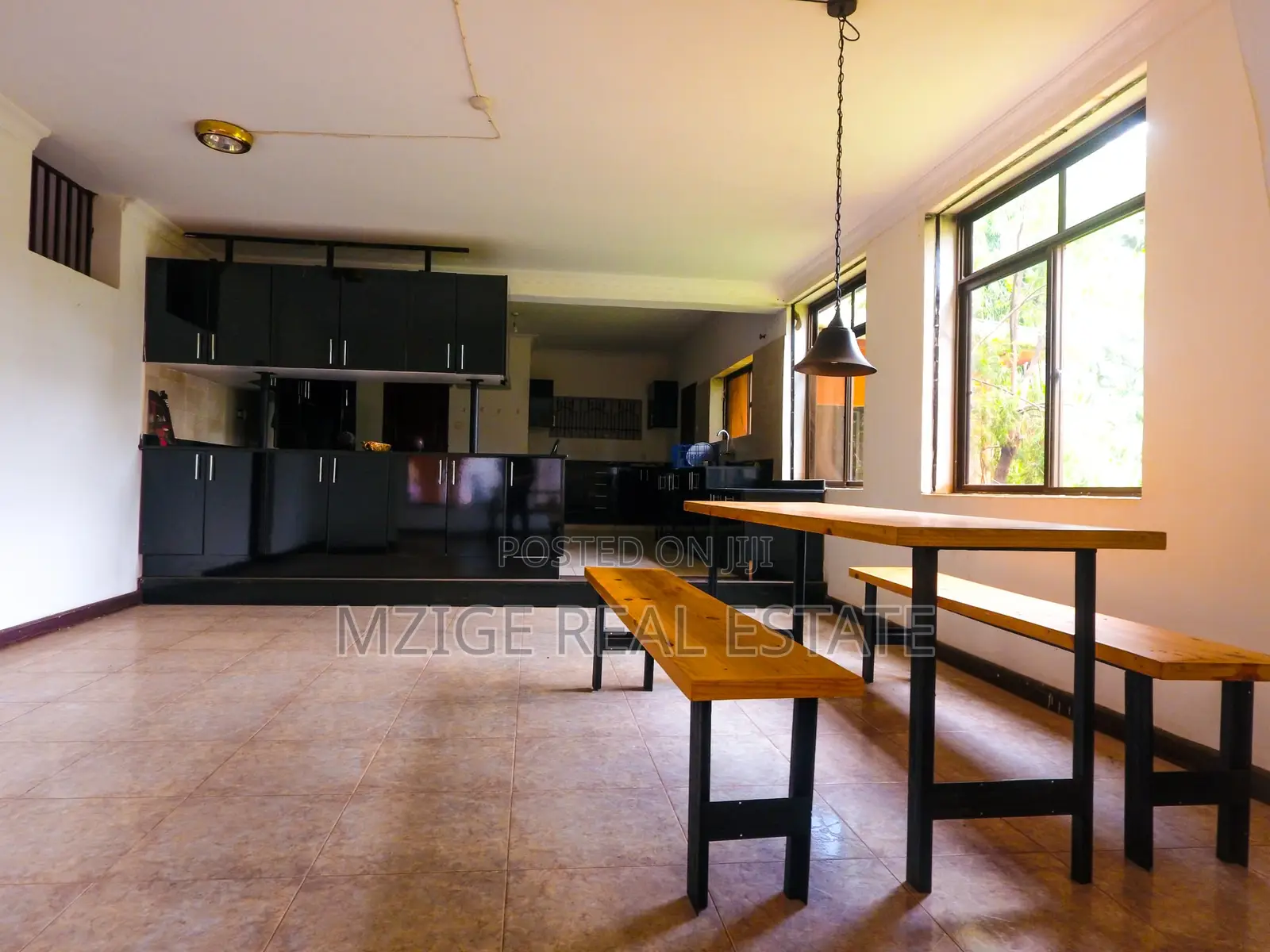 6bdrm Bungalow in For Sale: Stunning for sale