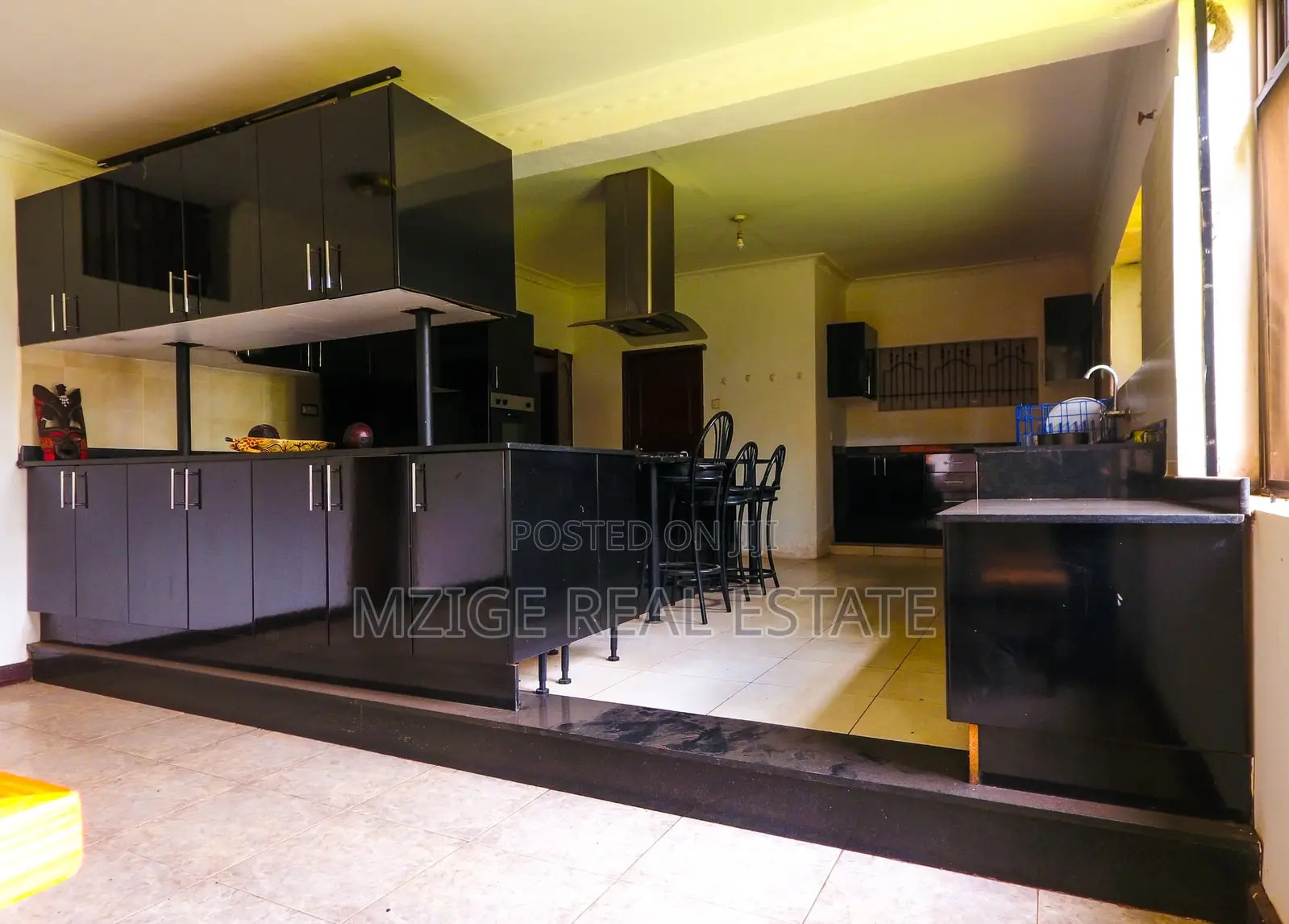 6bdrm Bungalow in For Sale: Stunning for sale