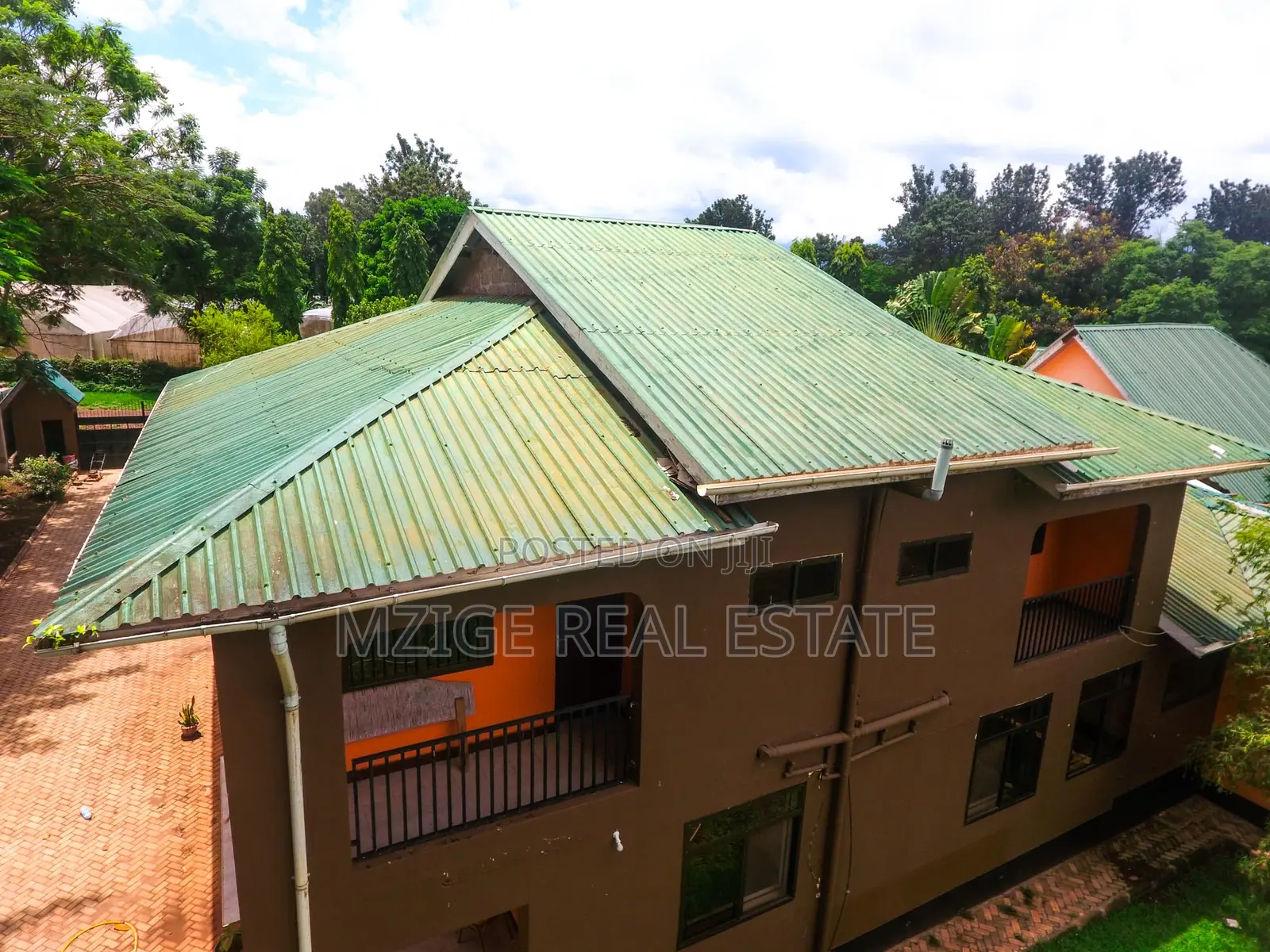 6bdrm Bungalow in For Sale: Stunning for sale